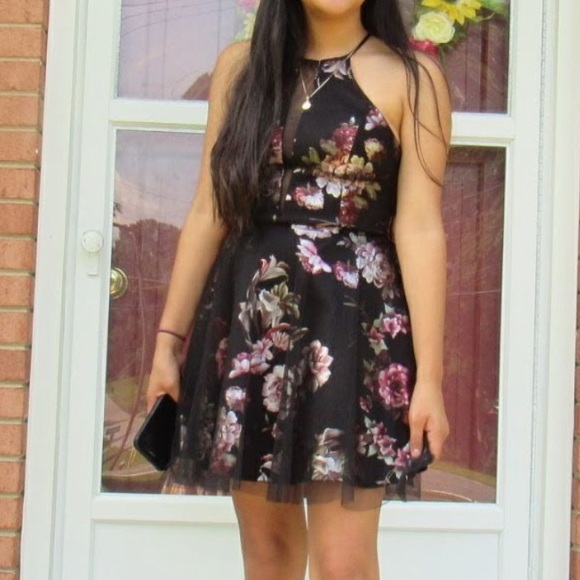 Fancy black dress - Picture 2 of 2